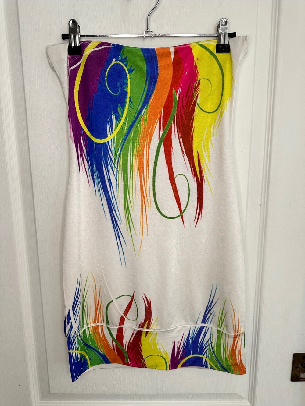 Flamingo Strapless White Mini Dress with Vibrant Multicolor Print (M)